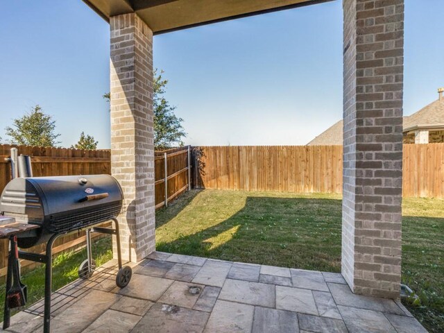 view of yard with a patio