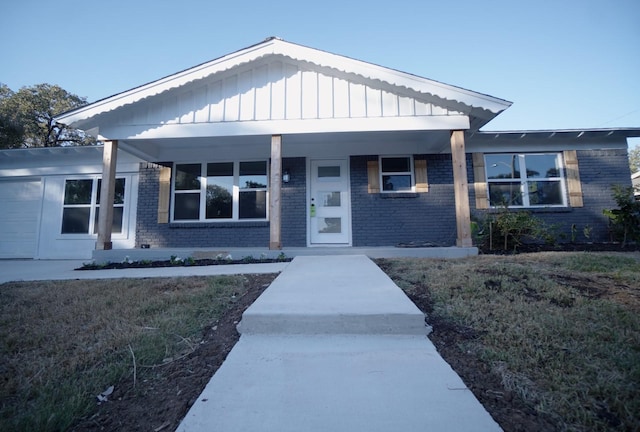 view of front facade featuring covered porch