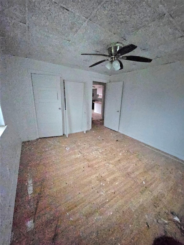 unfurnished bedroom featuring ceiling fan