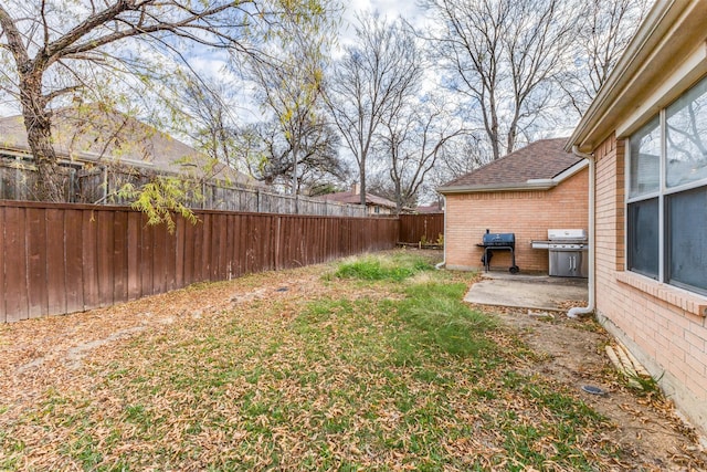 view of yard with a patio area