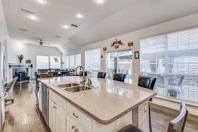 kitchen featuring visible vents, a sink, and dishwasher