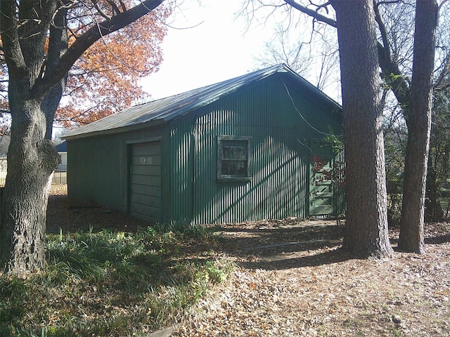 view of outbuilding