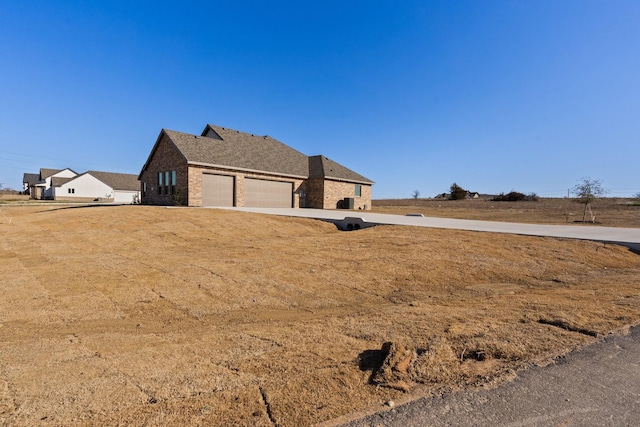 view of yard with a garage