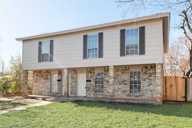 view of front of house featuring a front lawn