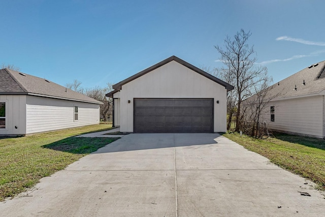 1307 E 11th Ave, Corsicana, TX 75110 - view of front of house with a garage, an outdoor structure, and a front lawn