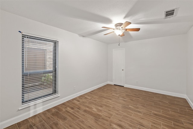 empty room featuring ceiling fan and a textured ceiling