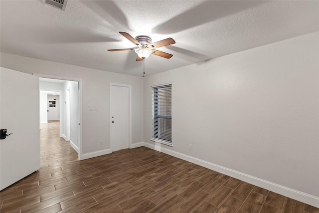 unfurnished room with a textured ceiling and ceiling fan