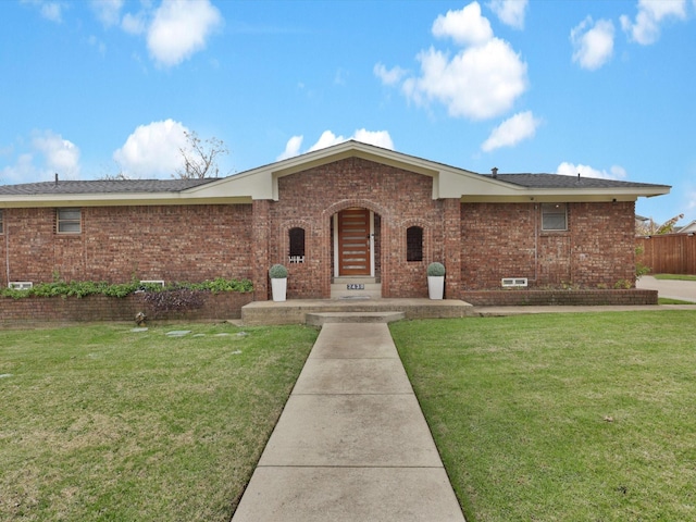 single story home with a front lawn