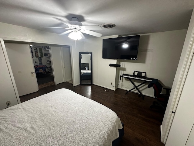 bedroom with dark wood-type flooring, a closet, and ceiling fan