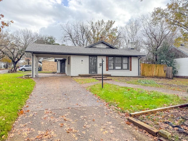 single story home with a front lawn