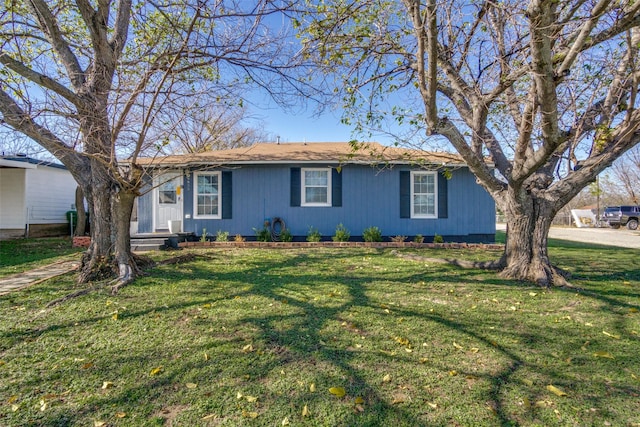 single story home featuring a front lawn