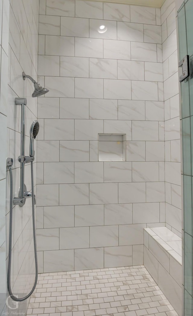 bathroom featuring tiled shower