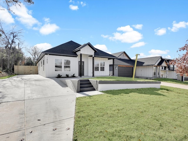 view of front of property featuring a front yard and a garage