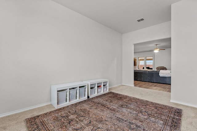 carpeted empty room featuring ceiling fan