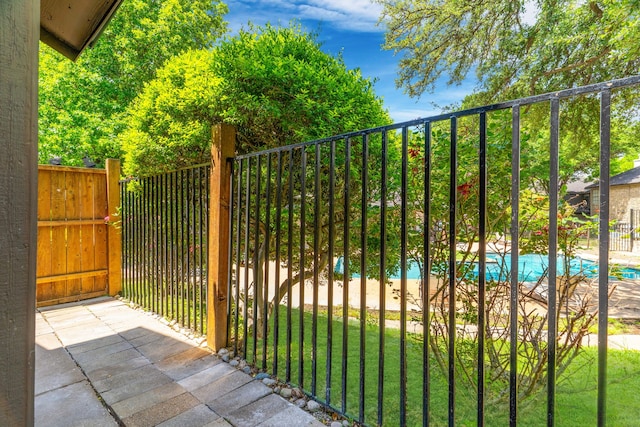 view of gate featuring a lawn