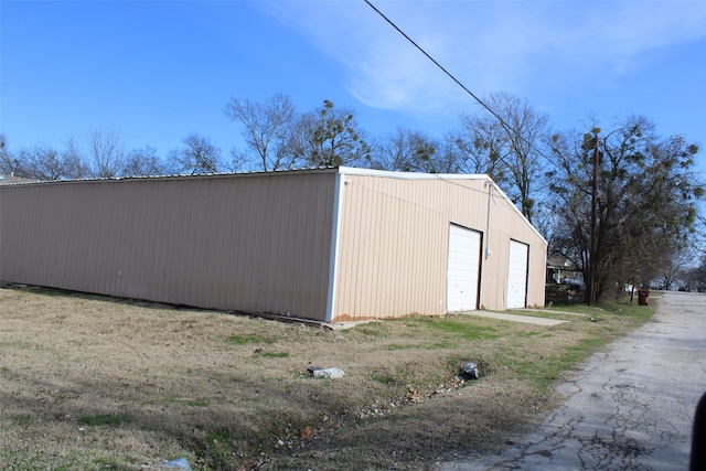 view of outdoor structure with a garage