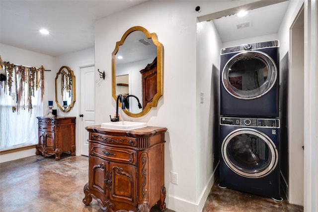 laundry room with stacked washer / drying machine and sink