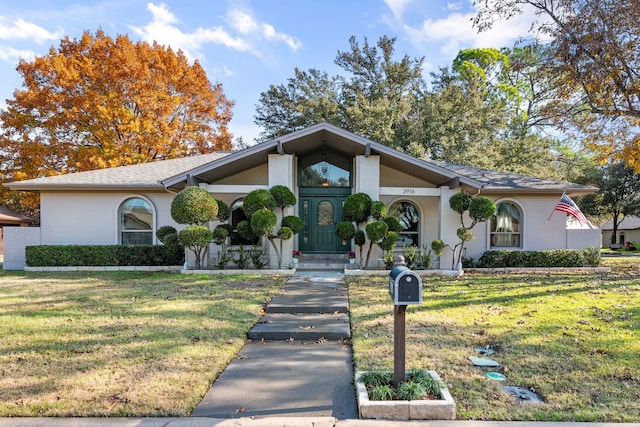 view of front of property with a front lawn