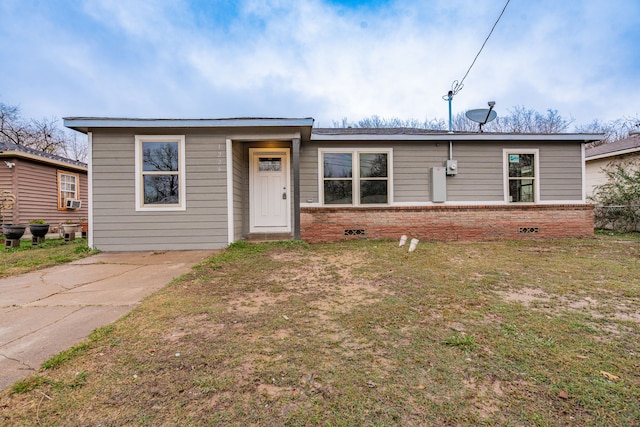 view of front of house with a front yard and cooling unit