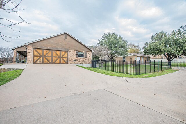 view of front of house featuring a front yard