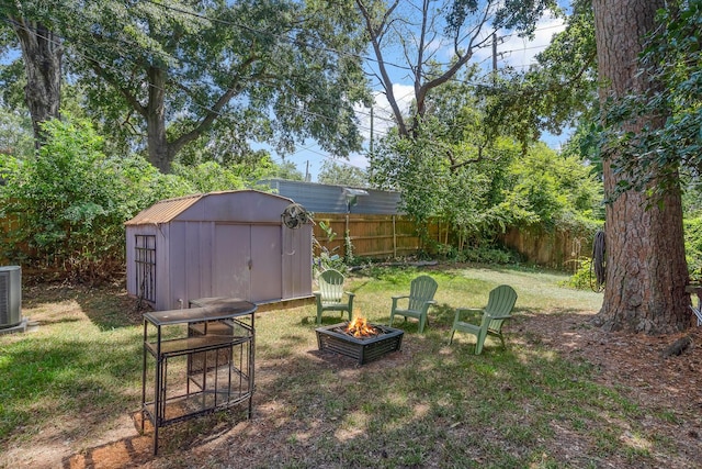 view of yard featuring a fire pit