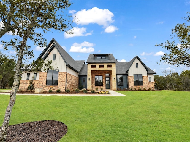 view of front of house with a front lawn