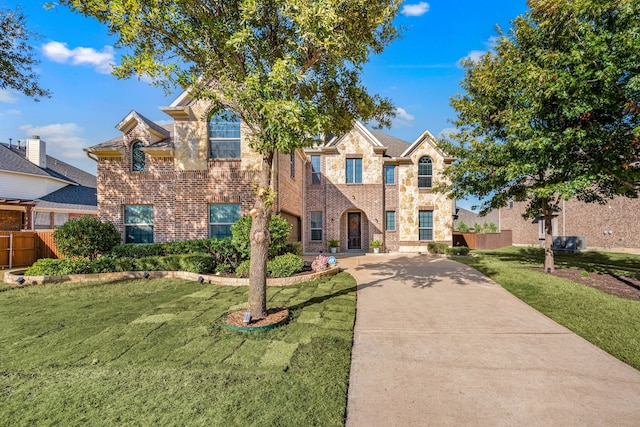 view of front of house featuring a front yard