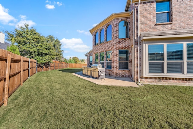 view of yard with a patio