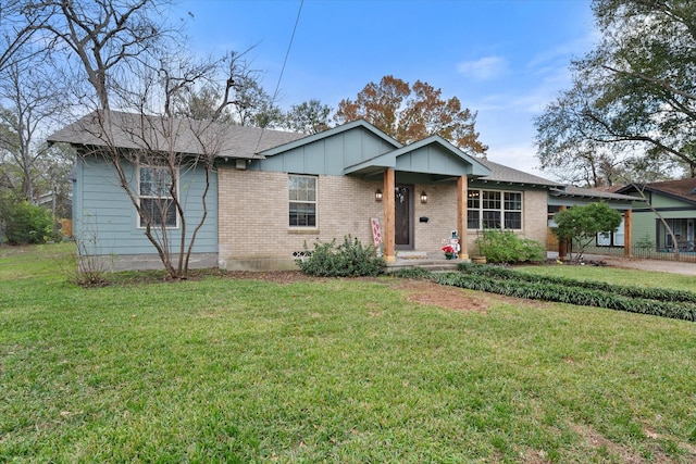 view of front of home with a front yard