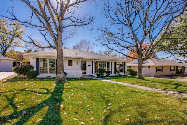 ranch-style home with a front lawn