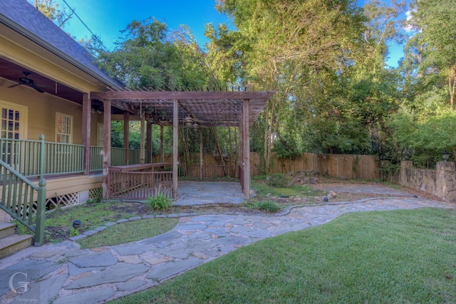 view of yard with a pergola and ceiling fan