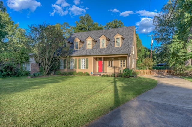 cape cod-style house featuring a front lawn