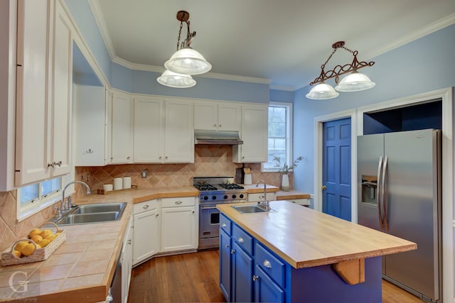 kitchen with a center island with sink, white cabinetry, stainless steel appliances, and sink