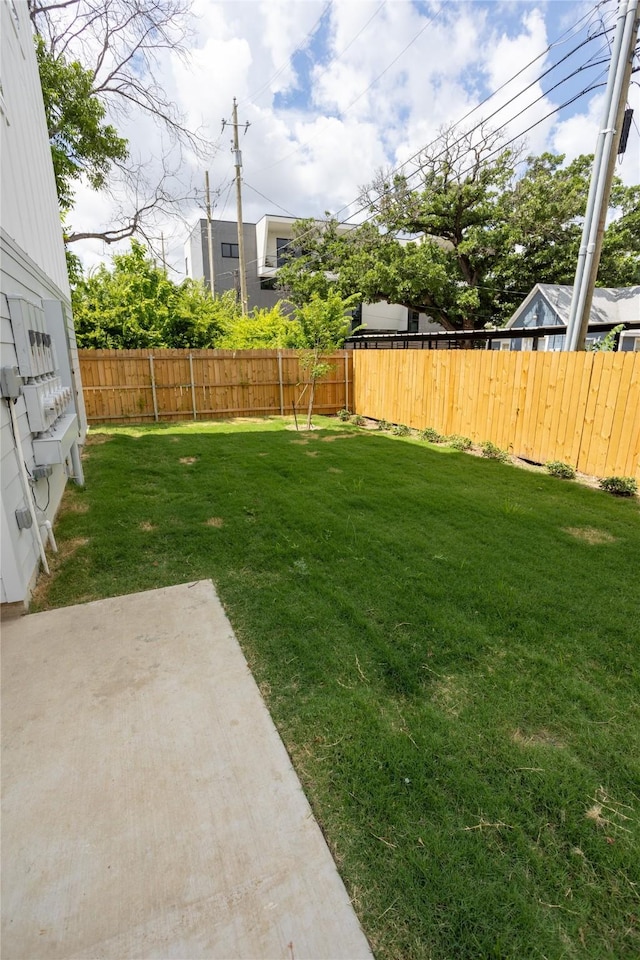 view of yard with a patio area