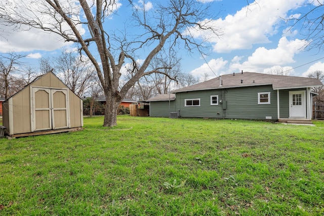 view of yard with a storage shed