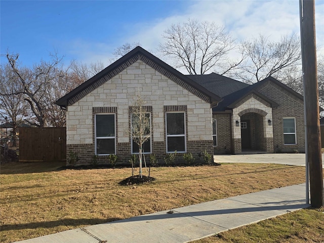 view of front of house with a front yard