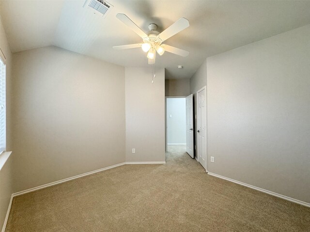 carpeted empty room featuring ceiling fan