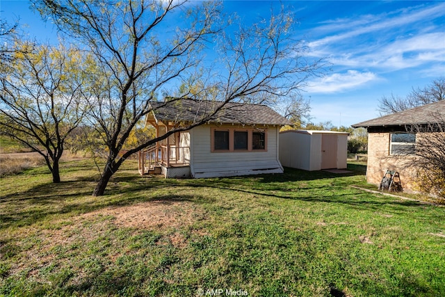 206 Spoon Dr, Stamford, TX 79553 - view of yard with an outdoor structure