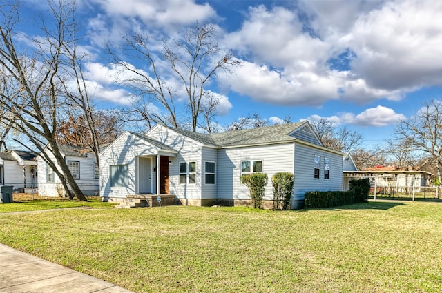 view of front of property with a front yard