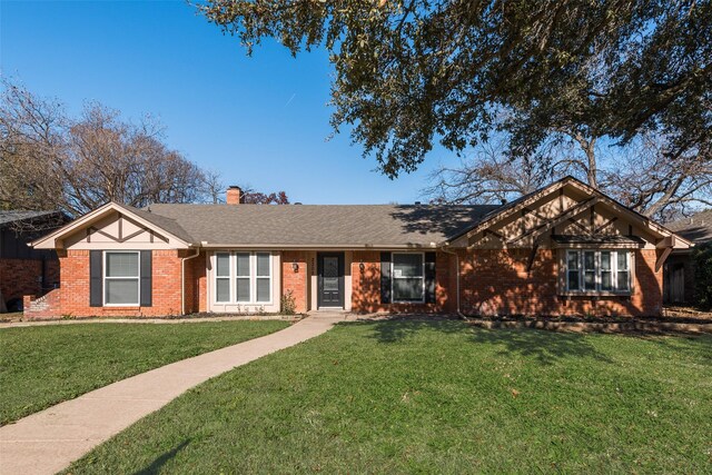 ranch-style house featuring a front lawn