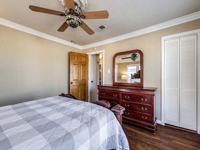 bedroom featuring dark wood-type flooring, ceiling fan, and crown molding