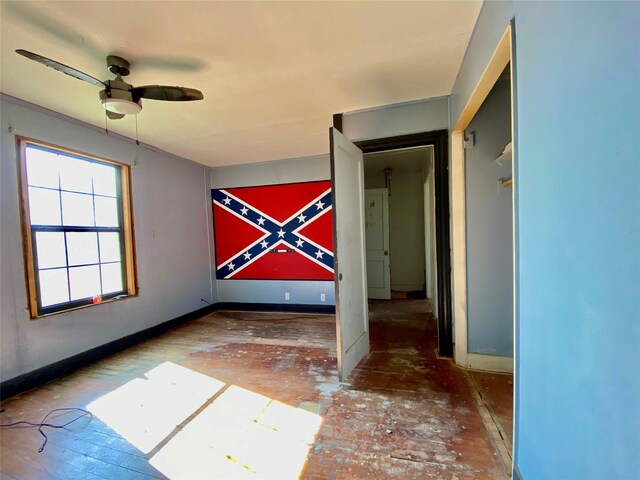 unfurnished bedroom featuring ceiling fan