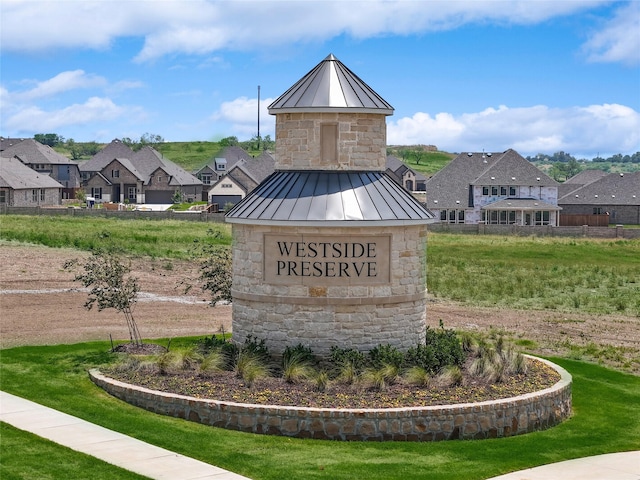 community sign with a lawn