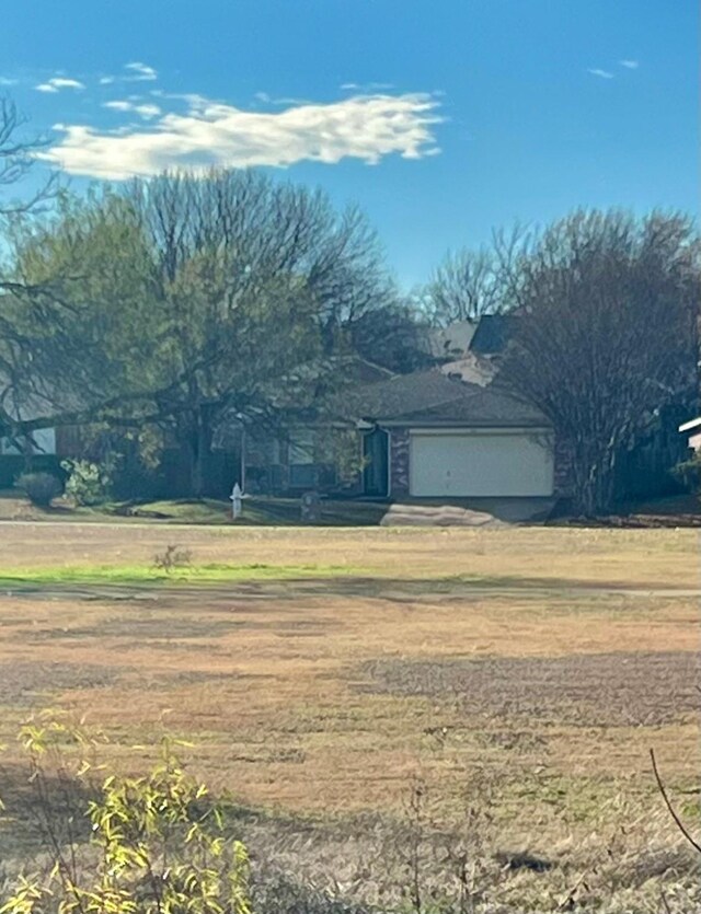 view of front of property featuring a garage and a front yard