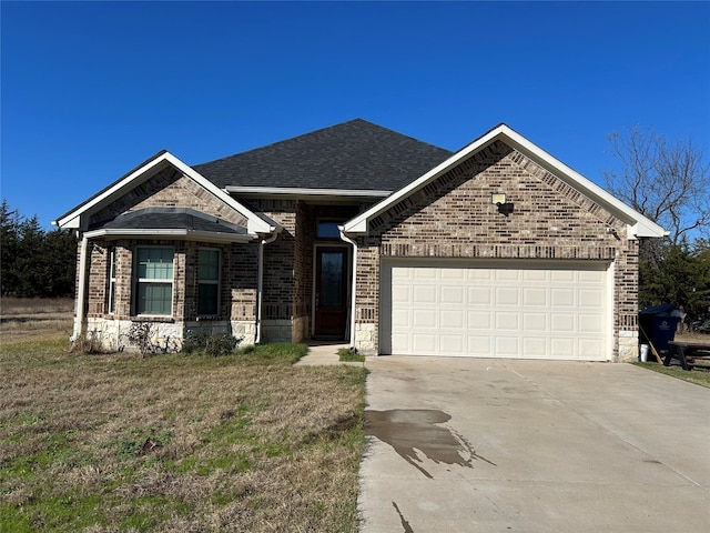 view of front facade featuring a garage