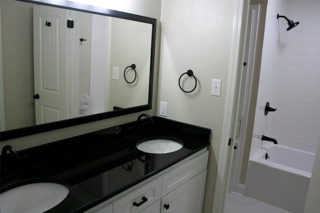 bathroom with vanity and tiled shower / bath