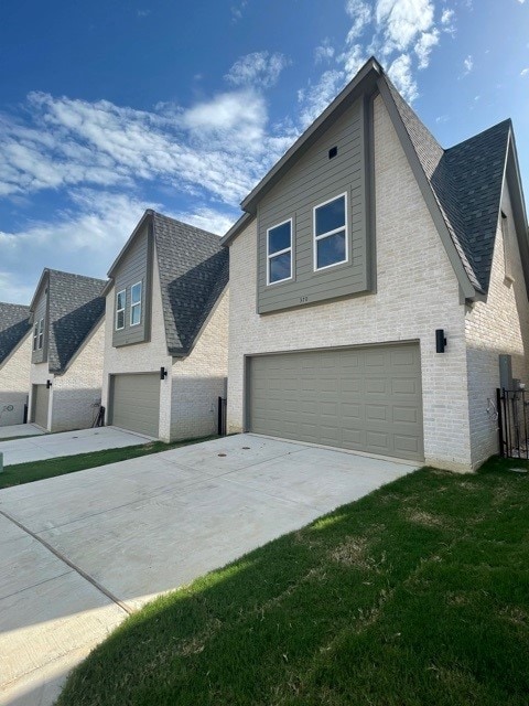 view of front of house with a garage and a front yard