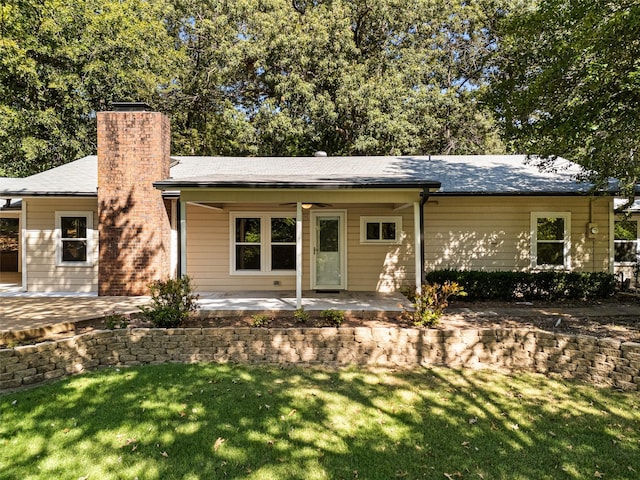 view of front of house featuring a patio area and a front yard