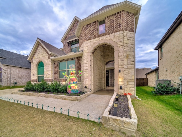 view of front of house with a front lawn