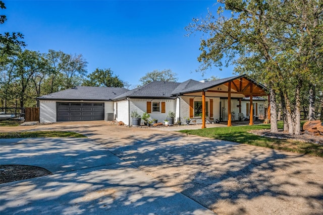 view of front facade featuring a garage